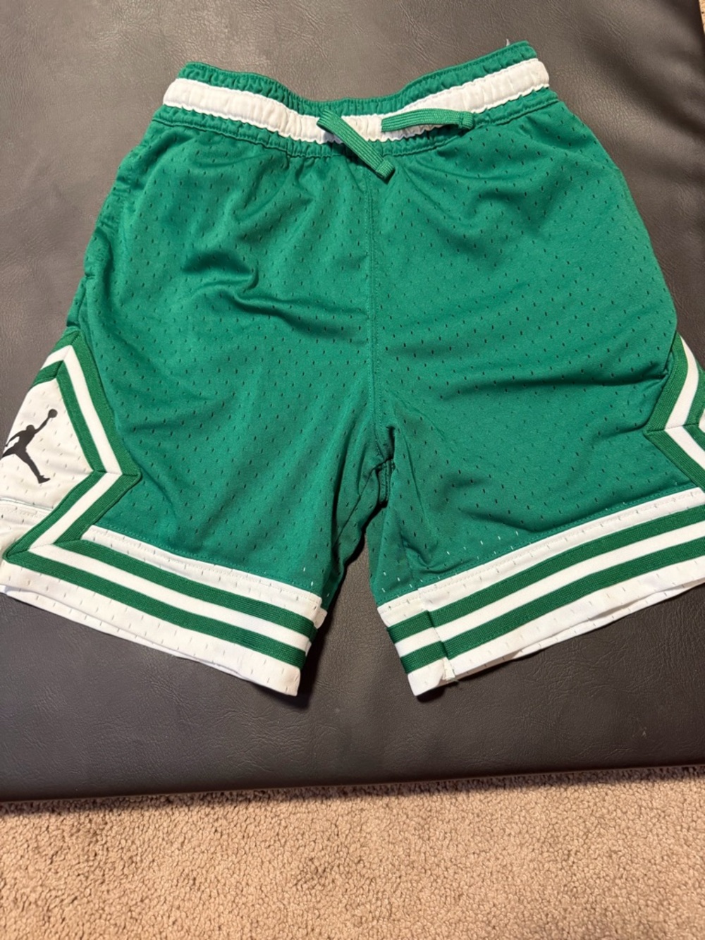 Jordan shorts youth medium